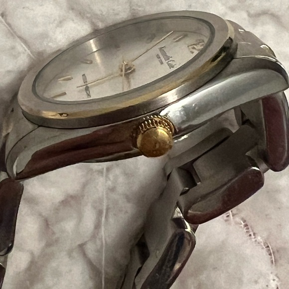 NWT Authentic Vintage Kenneth Cole 2-Tone Stainless Steel Watch w/Gold Accents - Picture 10 of 12